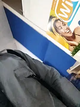 Snapshot of peladowisk chatting on 10/20/25, 01:22 peladowisk online show from 10/20/25, 01:22