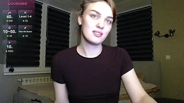 Snapshot of EmiliaRhodes chatting on 10/19/25, 10:54 EmiliaRhodes online show from 10/19/25, 10:54
