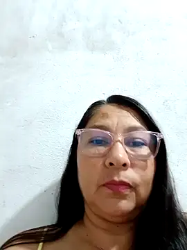 Snapshot of Brilly69 chatting on 10/21/25, 12:33 Brilly69 online show from 10/21/25, 12:33