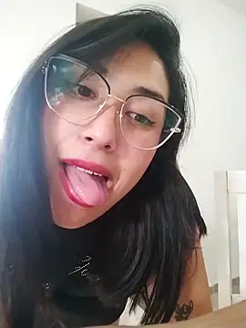 Snapshot of Chinitaaa28 chatting on 11/02/25, 08:22 Chinitaaa28 online show from 11/02/25, 08:22