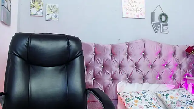 Snapshot of The_Latin_Lover chatting on 10/20/25, 02:06 The Latin Lover online show from 10/20/25, 02:06