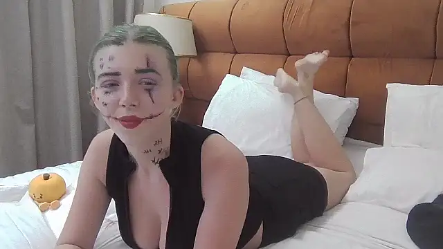 SweetShyMona online show from 10/31/25, 03:13