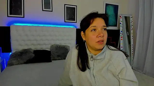 Snapshot of JulietteHarley chatting on 10/20/25, 02:17 JulietteHarley online show from 10/20/25, 02:17