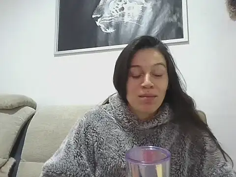 Snapshot of roma22honey chatting on 10/19/25, 05:57 roma22honey online show from 10/19/25, 05:57