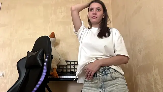 Snapshot of foxyjeny chatting on 10/20/25, 08:26 foxyjeny online show from 10/20/25, 08:26