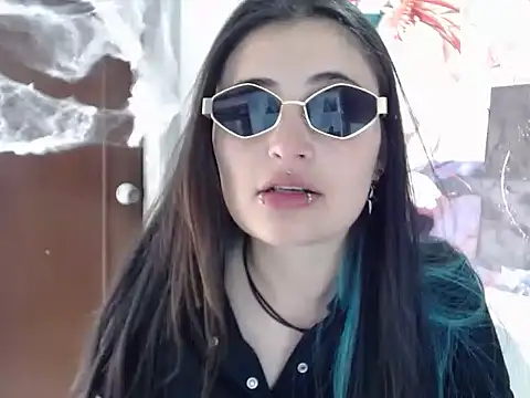 Snapshot of KittenMiss_ chatting on 10/19/25, 07:47 KittenMiss online show from 10/19/25, 07:47