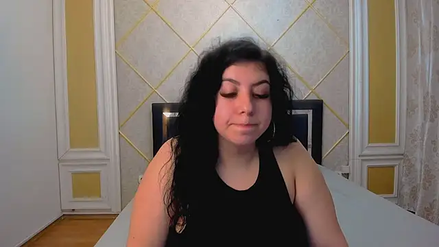 Snapshot of CurvyBabeXo chatting on 10/19/25, 07:36 CurvyBabeXo online show from 10/19/25, 07:36
