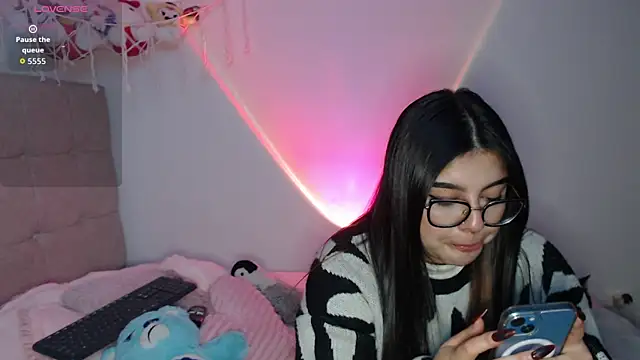 Snapshot of Ayleen_Honey chatting on 10/25/25, 04:31 Ayleen Honey online show from 10/25/25, 04:31