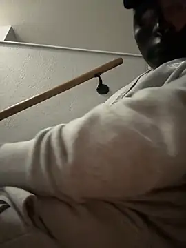 Kneetoe2025 online show from 11/21/25, 08:46