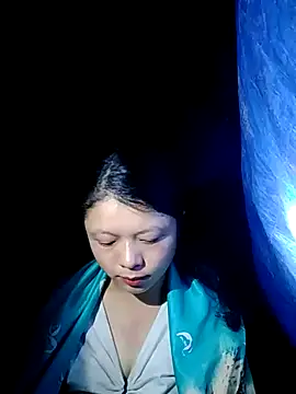 lisa-bae00 online show from 10/26/25, 10:04