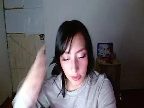 Snapshot of fresita_streamer chatting on 10/24/25, 05:37 fresita streamer online show from 10/24/25, 05:37