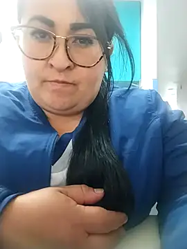 julitziI 09 online show from 11/17/25, 08:42