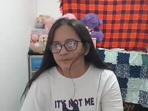 Snapshot of Kinkybela2025 chatting on 10/31/25, 03:57 Kinkybela2025 online show from 10/31/25, 03:57