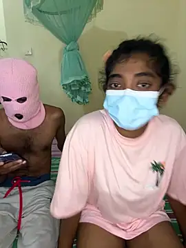 Snapshot of couplesexroom chatting on 10/22/25, 05:19 couplesexroom online show from 10/22/25, 05:19