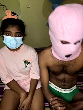 Snapshot of couplesexroom chatting on 10/27/25, 08:18 couplesexroom online show from 10/27/25, 08:18