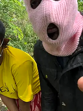 Snapshot of couplesexroom chatting on 11/04/25, 04:11 couplesexroom online show from 11/04/25, 04:11