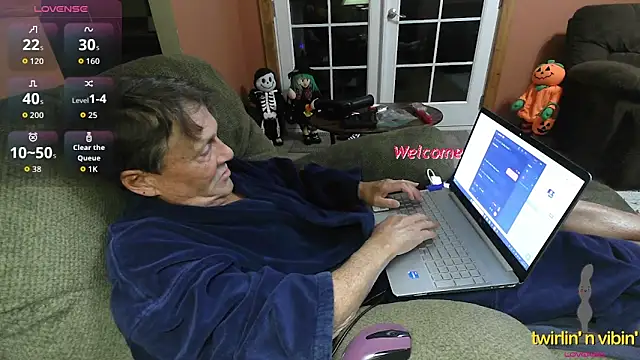 Snapshot of DoubleTrouble59 chatting on 10/27/25, 04:27 DoubleTrouble59 online show from 10/27/25, 04:27