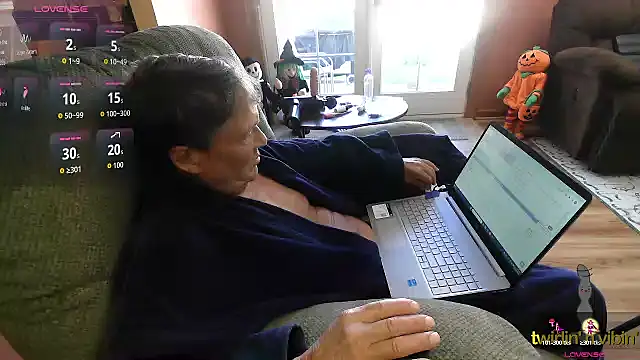 Snapshot of DoubleTrouble59 chatting on 10/27/25, 04:33 DoubleTrouble59 online show from 10/27/25, 04:33