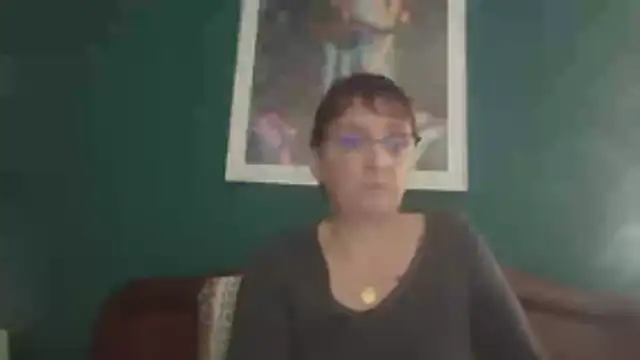 Snapshot of mymybebe chatting on 10/21/25, 12:28 mymybebe online show from 10/21/25, 12:28