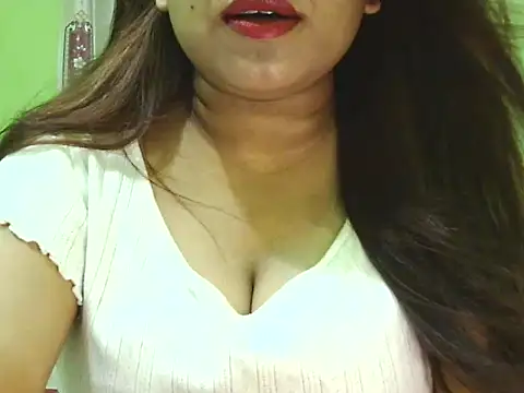 Snapshot of Safa_Pari chatting on 10/21/25, 03:13 Safa Pari online show from 10/21/25, 03:13