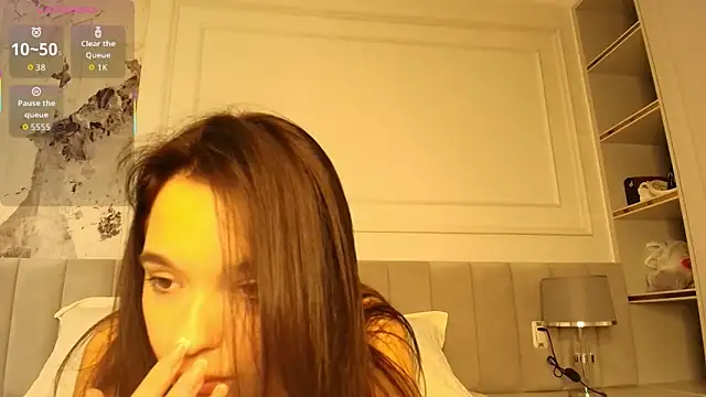 Snapshot of cassy_love chatting on 10/24/25, 03:58 cassy love online show from 10/24/25, 03:58