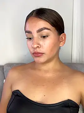 Snapshot of Talia_Bonet chatting on 10/22/25, 03:34 Talia Bonet online show from 10/22/25, 03:34