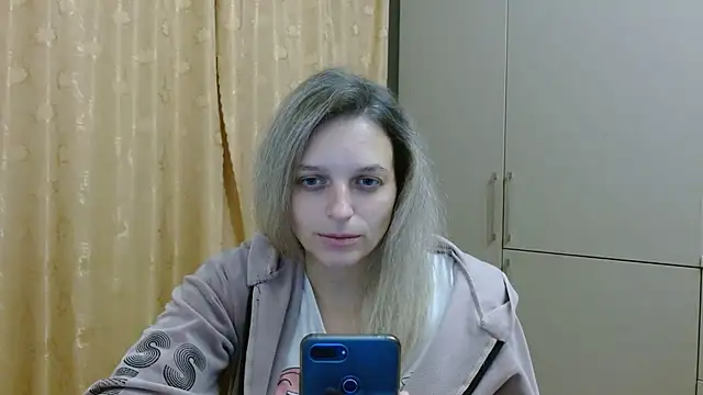 Snapshot of ElisSky301 chatting on 10/20/25, 09:37 ElisSky301 online show from 10/20/25, 09:37