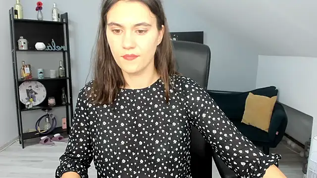 Snapshot of IzzyMonro chatting on 10/22/25, 08:30 IzzyMonro online show from 10/22/25, 08:30