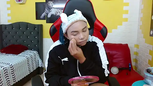 lara jean23 online show from 10/22/25, 02:06