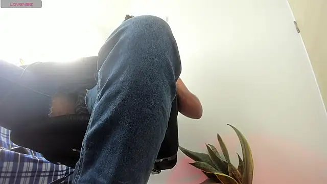 Snapshot of Alexxx_feethis chatting on 11/18/25, 07:29 Alexxx feethis online show from 11/18/25, 07:29