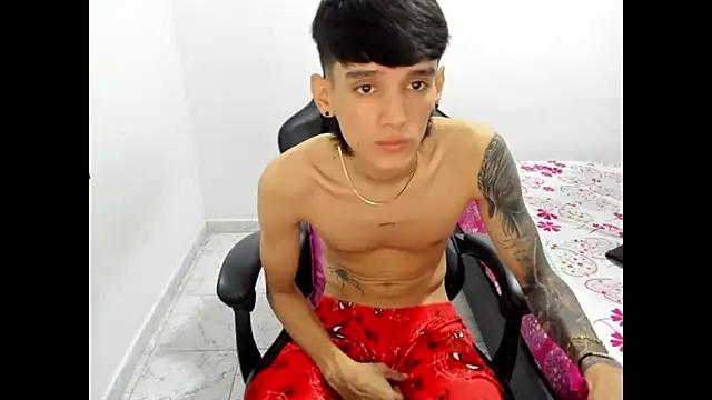 Snapshot of Stiwar_cute chatting on 10/21/25, 10:54 Stiwar cute online show from 10/21/25, 10:54