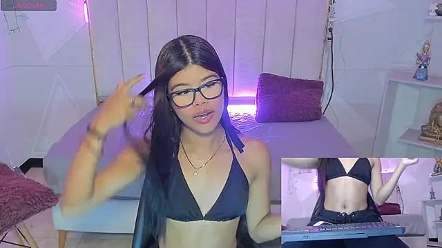 Snapshot of Sidney_Brownn chatting on 10/31/25, 11:06 Sidney Brownn online show from 10/31/25, 11:06