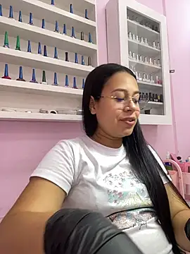 Snapshot of PaulaCruz01 chatting on 11/04/25, 07:02 PaulaCruz01 online show from 11/04/25, 07:02