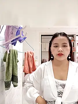 Snapshot of love-xx chatting on 10/29/25, 01:19 love-xx online show from 10/29/25, 01:19