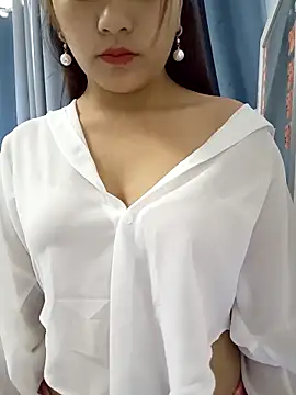 Snapshot of love-xx chatting on 10/31/25, 02:12 love-xx online show from 10/31/25, 02:12