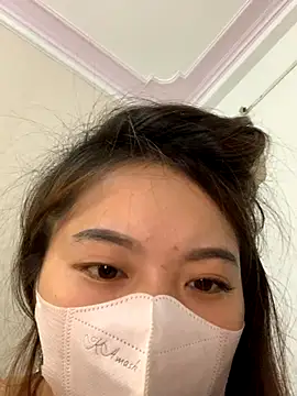 Snapshot of helo-kitty chatting on 10/24/25, 03:19 helo-kitty online show from 10/24/25, 03:19