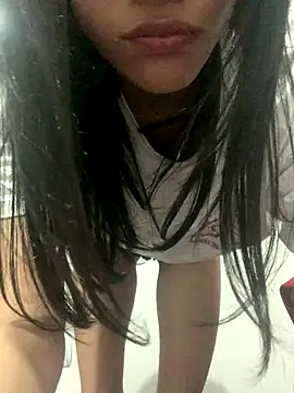 Snapshot of morenaamorr chatting on 11/03/25, 12:57 morenaamorr online show from 11/03/25, 12:57