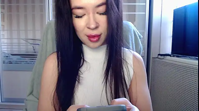 Laura miss online show from 11/04/25, 11:09