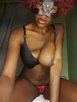 Snapshot of Elihle96 chatting on 10/27/25, 04:00 Elihle96 online show from 10/27/25, 04:00