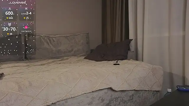 Snapshot of Kate_James chatting on 11/26/25, 01:28 Kate James online show from 11/26/25, 01:28