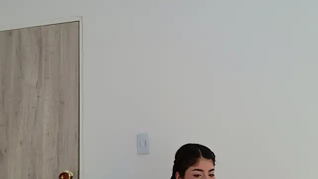 Snapshot of LisaMartinez34 chatting on 10/27/25, 05:50 LisaMartinez34 online show from 10/27/25, 05:50