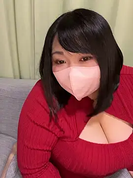 Snapshot of airi_0012 chatting on 10/24/25, 11:28 airi 0012 online show from 10/24/25, 11:28