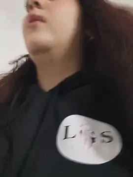 Snapshot of mirandahvelez chatting on 10/25/25, 05:04 mirandahvelez online show from 10/25/25, 05:04