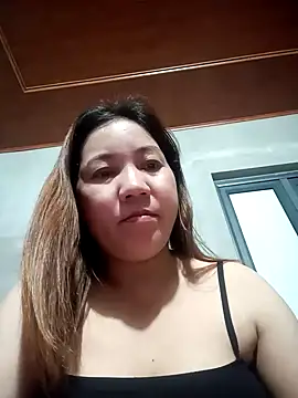 Snapshot of Tinilove68 chatting on 10/22/25, 11:32 Tinilove68 online show from 10/22/25, 11:32