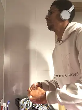 Snapshot of Albert_Madrid chatting on 11/06/25, 01:45 Albert Madrid online show from 11/06/25, 01:45