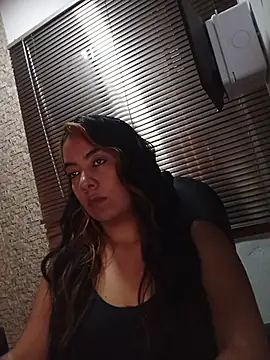 lili hiugs online show from 11/02/25, 08:22