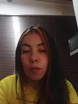 lili hiugs online show from 11/06/25, 02:45