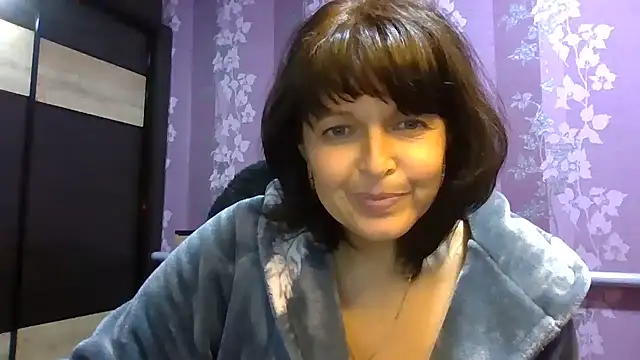Snapshot of CountessLuna chatting on 10/27/25, 12:42 CountessLuna online show from 10/27/25, 12:42
