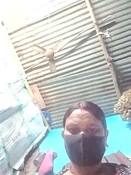 Snapshot of QRAN_YELESA chatting on 10/30/25, 01:12 QRAN YELESA online show from 10/30/25, 01:12