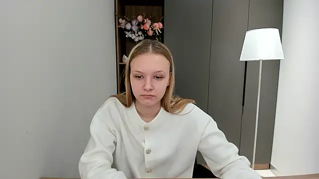 Snapshot of ElissaGlod chatting on 10/23/25, 06:45 ElissaGlod online show from 10/23/25, 06:45